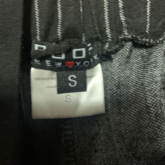 striped black and white women shorts with waist bow, size small, thick material - Picture 3 of 3